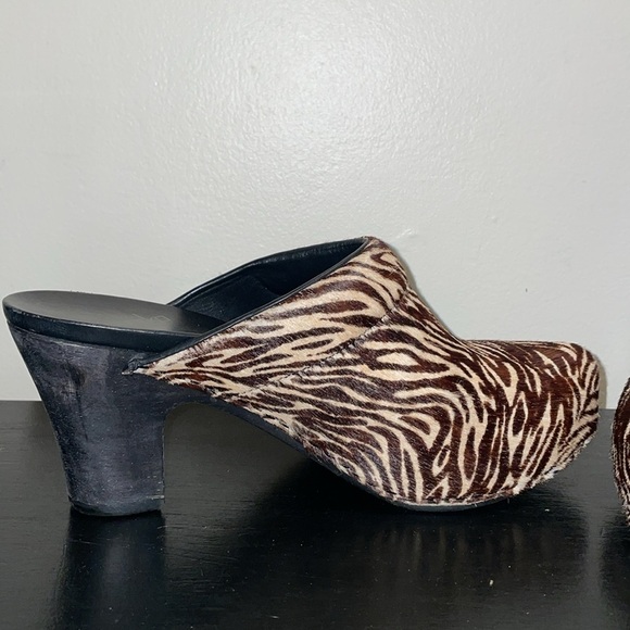 Dansko Rae Zebra Print Pony Hair Mules Clogs Size 39 US Size 9 - Picture 7 of 14